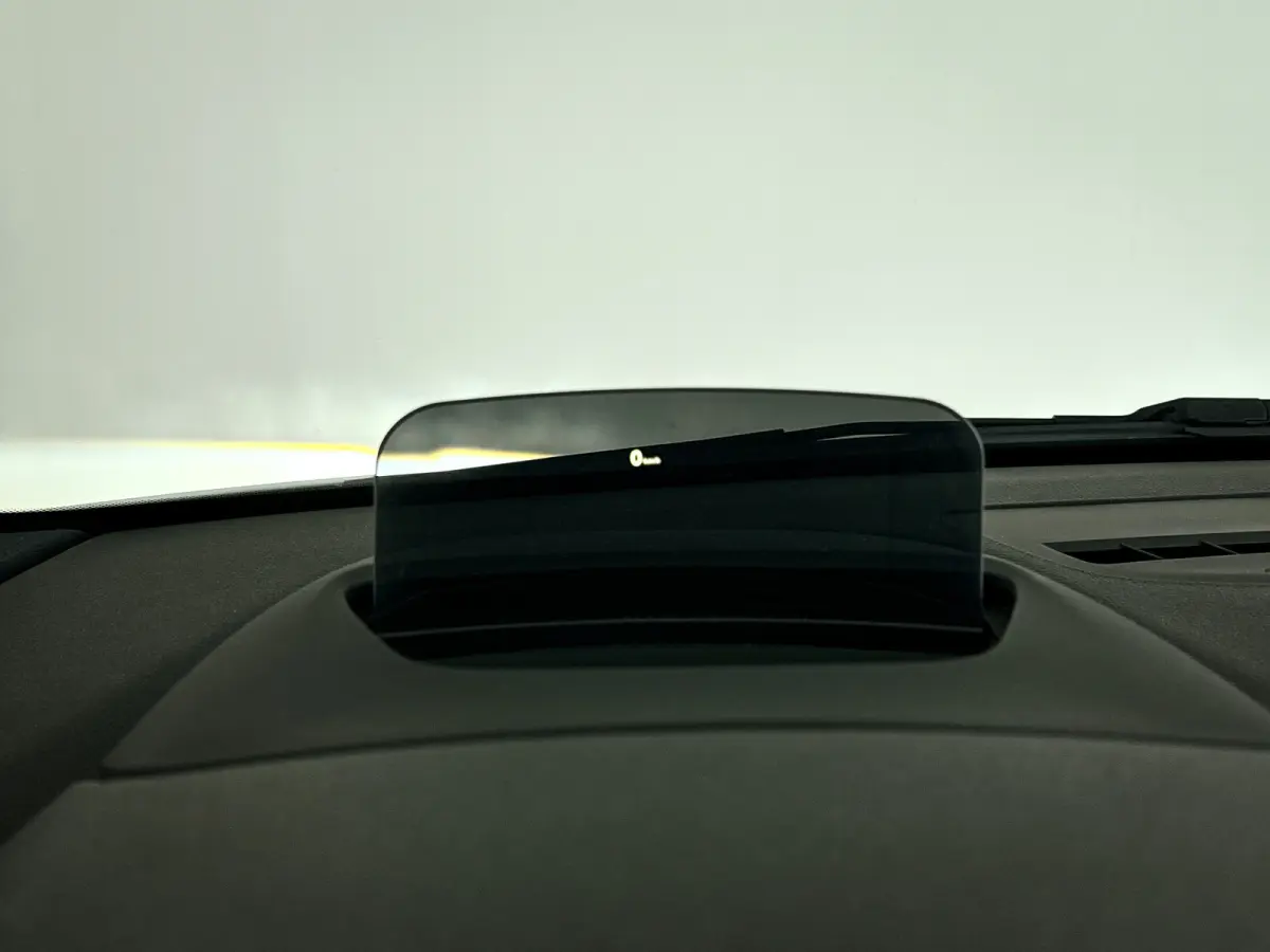 220i High Executive | Parkeercamera | Keyless | Head-up display | Stoel- en stuurverwarming