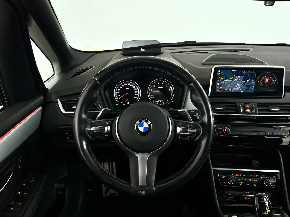 220i High Executive | Parkeercamera | Keyless | Head-up display | Stoel- en stuurverwarming