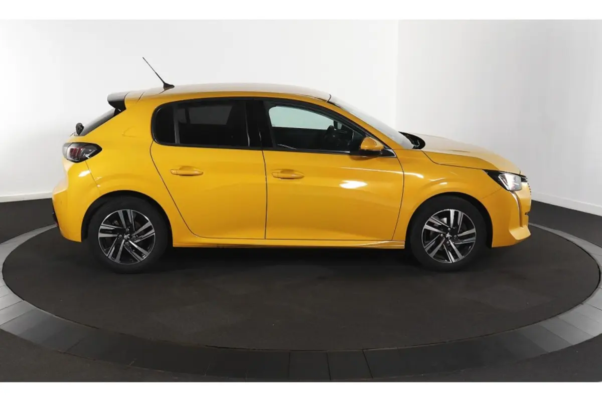 1.2 PureTech Allure | Climate Control | Cruise Control | Carplay | Getint Glas | Achterbank in delen neerklapbaar | Airco (automatisch) | Apple Carplay/Android Auto|telefoonintegratie premiu