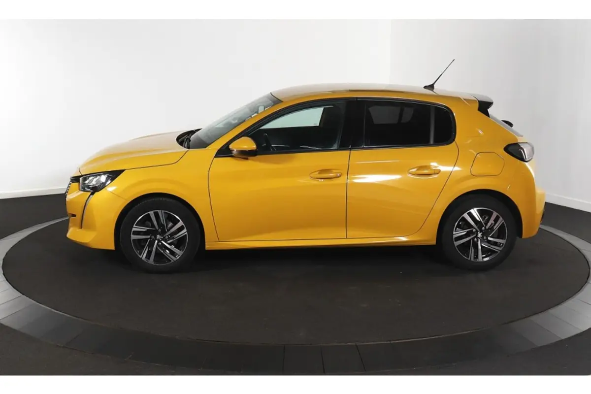 1.2 PureTech Allure | Climate Control | Cruise Control | Carplay | Getint Glas | Achterbank in delen neerklapbaar | Airco (automatisch) | Apple Carplay/Android Auto|telefoonintegratie premiu