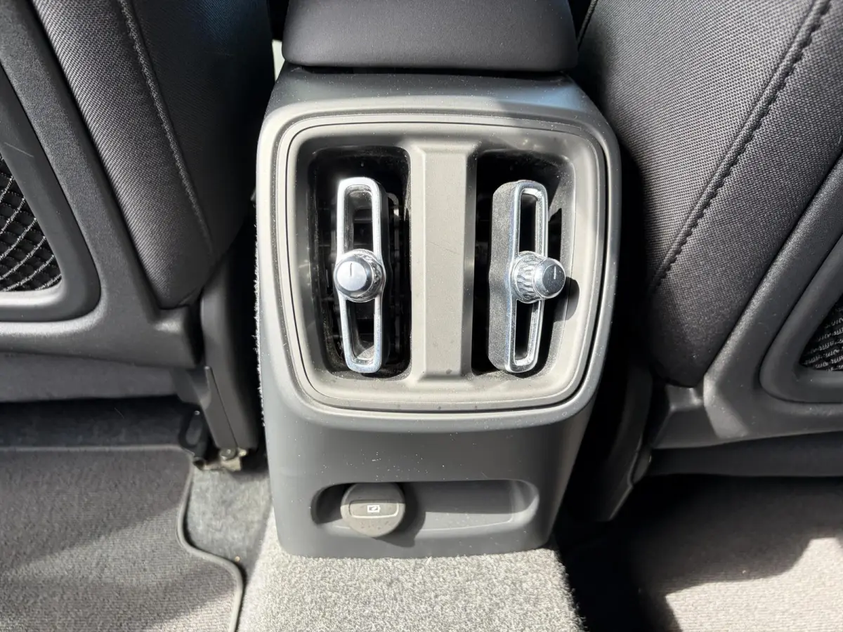 Plus VAN:33.900,- VOOR:30.877,- UW HERFSTVOORDEEL:3.023,- SOH 92%| PILOT ASSIST ACC| ELEKTRISCHE ACHTERKLEP| DODE HOEK SENSOR |WARMTEPOMP| STOEL + STUURVERWARMING| ACHTERUITRIJCAMERA| RIJKLA