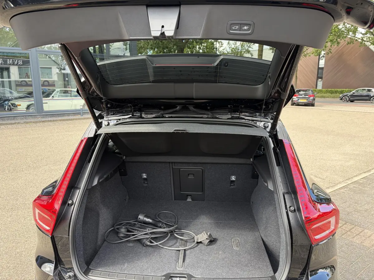 Plus VAN:33.900,- VOOR:30.877,- UW HERFSTVOORDEEL:3.023,- SOH 92%| PILOT ASSIST ACC| ELEKTRISCHE ACHTERKLEP| DODE HOEK SENSOR |WARMTEPOMP| STOEL + STUURVERWARMING| ACHTERUITRIJCAMERA| RIJKLA