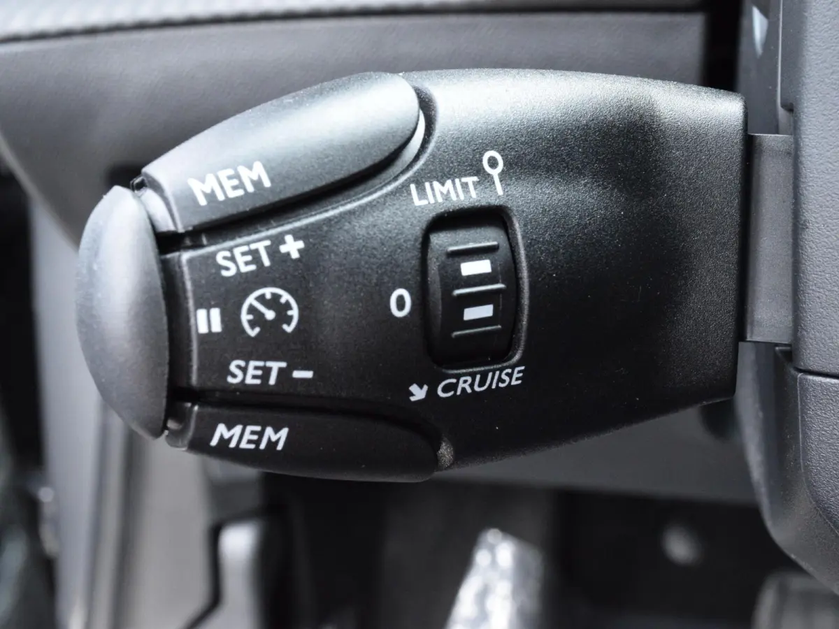 1.2 Hybrid 110 e-DCS6 Allure | 110 PK | AUTOMAAT | NAVIGATION PACK | VISION PACK | ACTIEPRIJS!