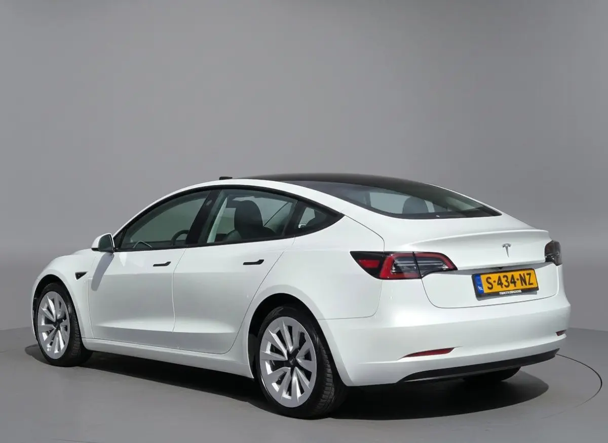 Standard RWD Plus 60 kWh