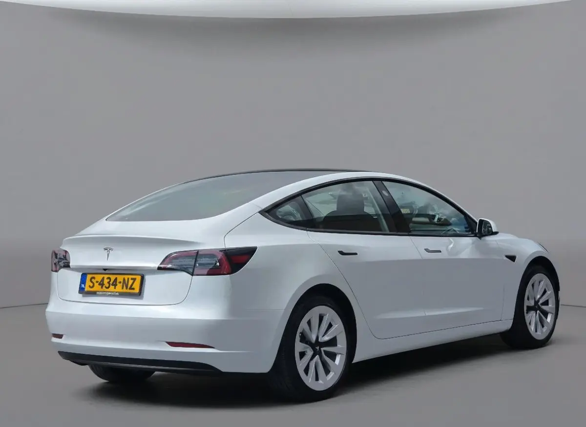Standard RWD Plus 60 kWh