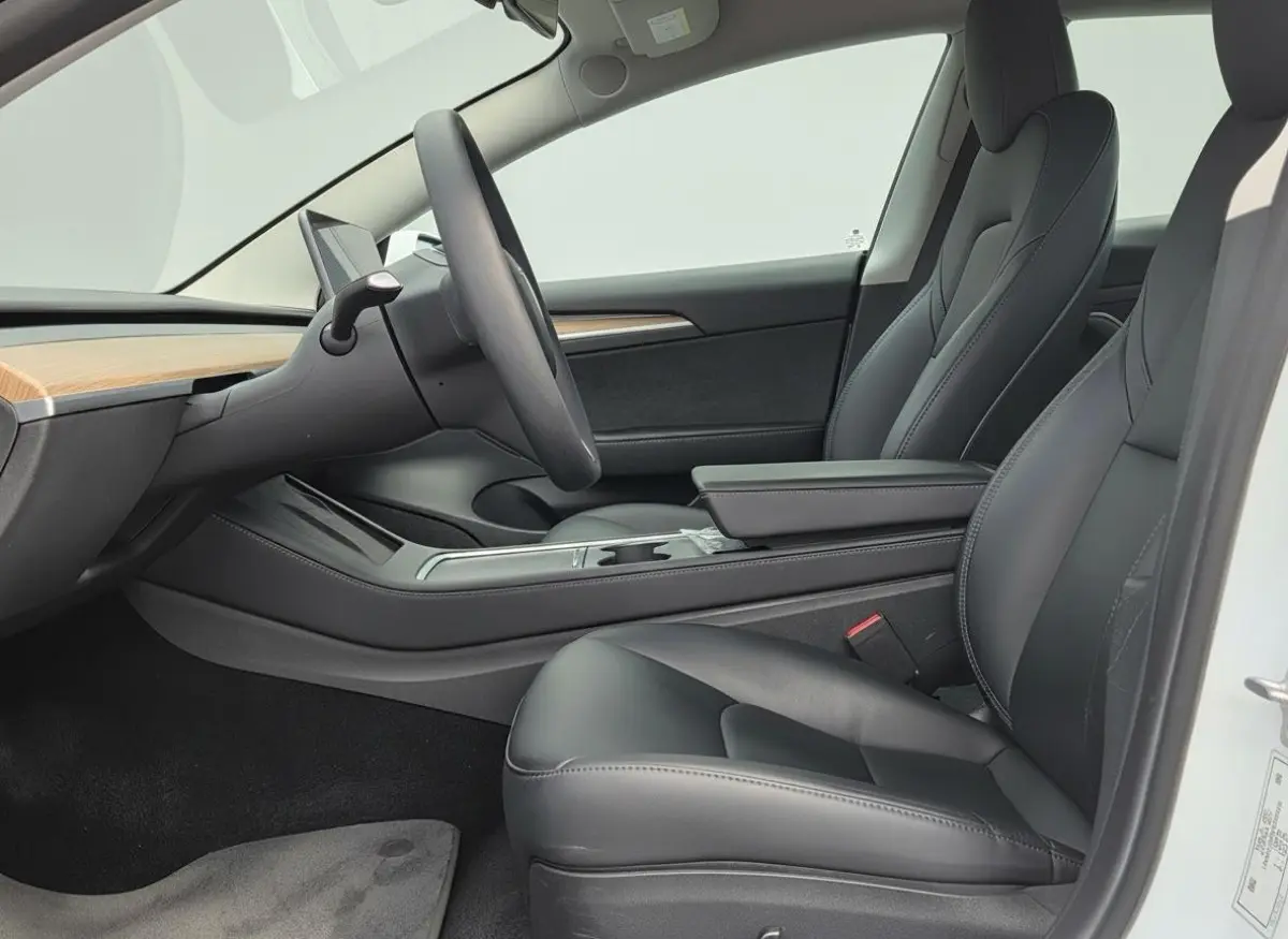 Standard RWD Plus 60 kWh