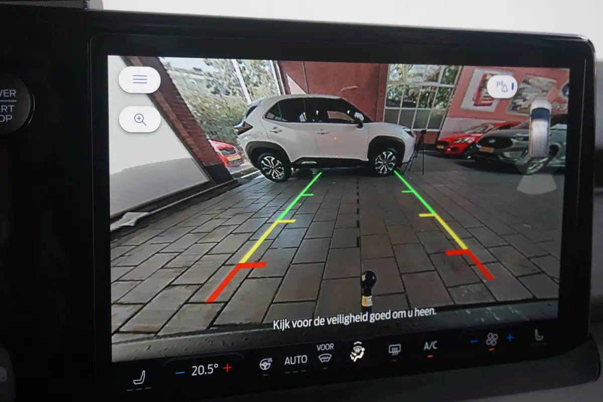 Titanium | Achterlichten LED | BLIS met Cross Traffic Alert • | Beglazing achter verduisterd (Privacy Glass)