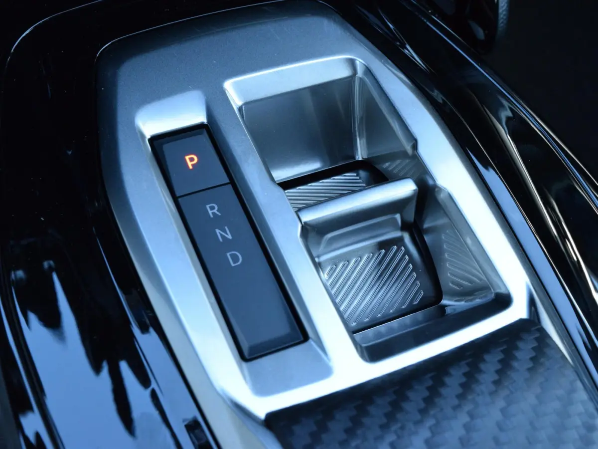 1.2 Hybrid 145 e-DCS6 GT | AUTOMAAT | 145 PK | ALCANTARA EXECUTIVE INTERIEUR | NAVI PACK | VISION PACK | DRIVE ASSIST PLUS PACK |