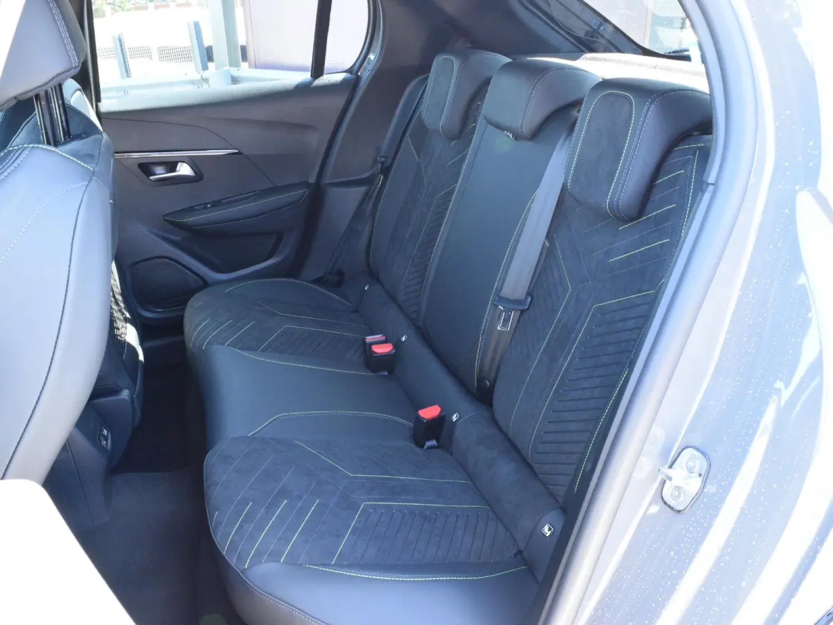 1.2 Hybrid 145 e-DCS6 GT | AUTOMAAT | 145 PK | ALCANTARA EXECUTIVE INTERIEUR | NAVI PACK | VISION PACK | DRIVE ASSIST PLUS PACK |