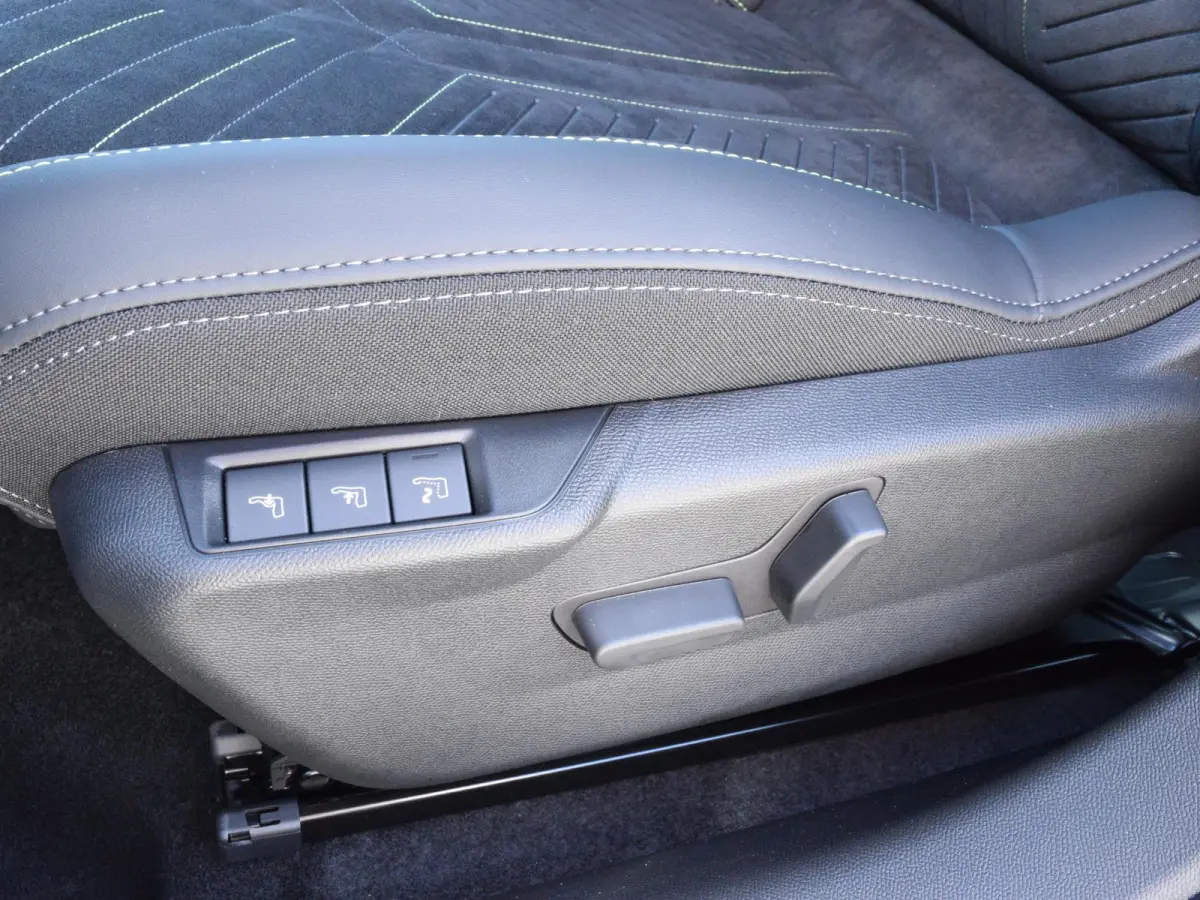1.2 Hybrid 145 e-DCS6 GT | AUTOMAAT | 145 PK | ALCANTARA EXECUTIVE INTERIEUR | NAVI PACK | VISION PACK | DRIVE ASSIST PLUS PACK |