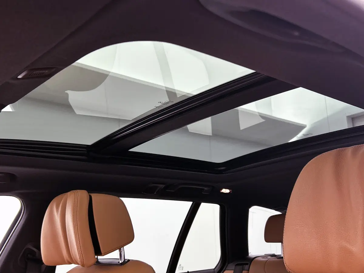 530e M-Sport / Anniversary / X-Drive / / Harman Kardon / Panoramadak / Massagefunctie / Trekhaak / Leder-Sport / Apk 06-2028