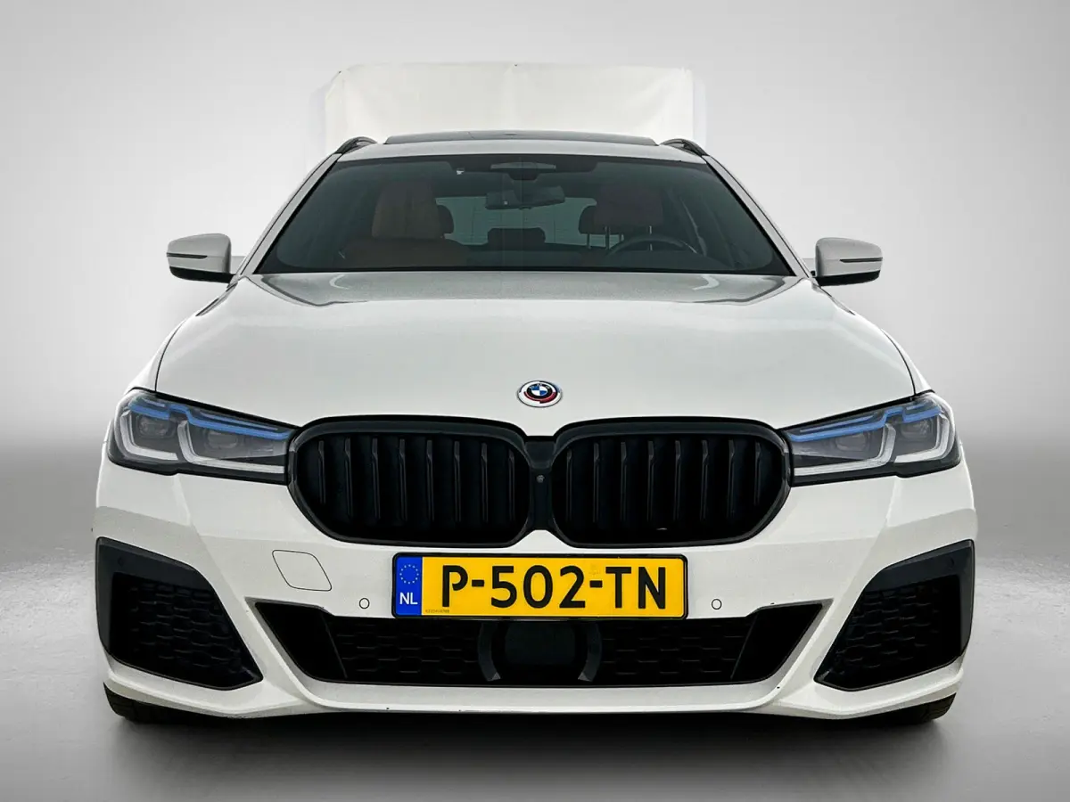 530e M-Sport / Anniversary / X-Drive / / Harman Kardon / Panoramadak / Massagefunctie / Trekhaak / Leder-Sport / Apk 06-2028