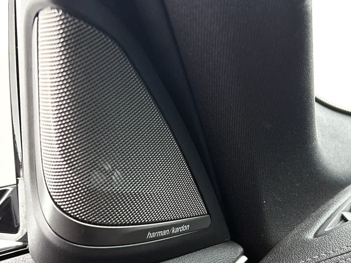 530e M-Sport / Anniversary / X-Drive / / Harman Kardon / Panoramadak / Massagefunctie / Trekhaak / Leder-Sport / Apk 06-2028