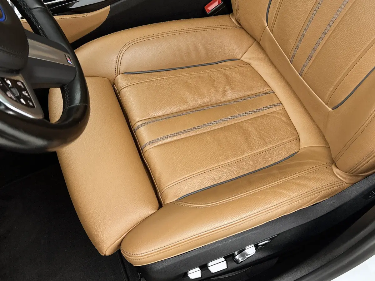 530e M-Sport / Anniversary / X-Drive / / Harman Kardon / Panoramadak / Massagefunctie / Trekhaak / Leder-Sport / Apk 06-2028