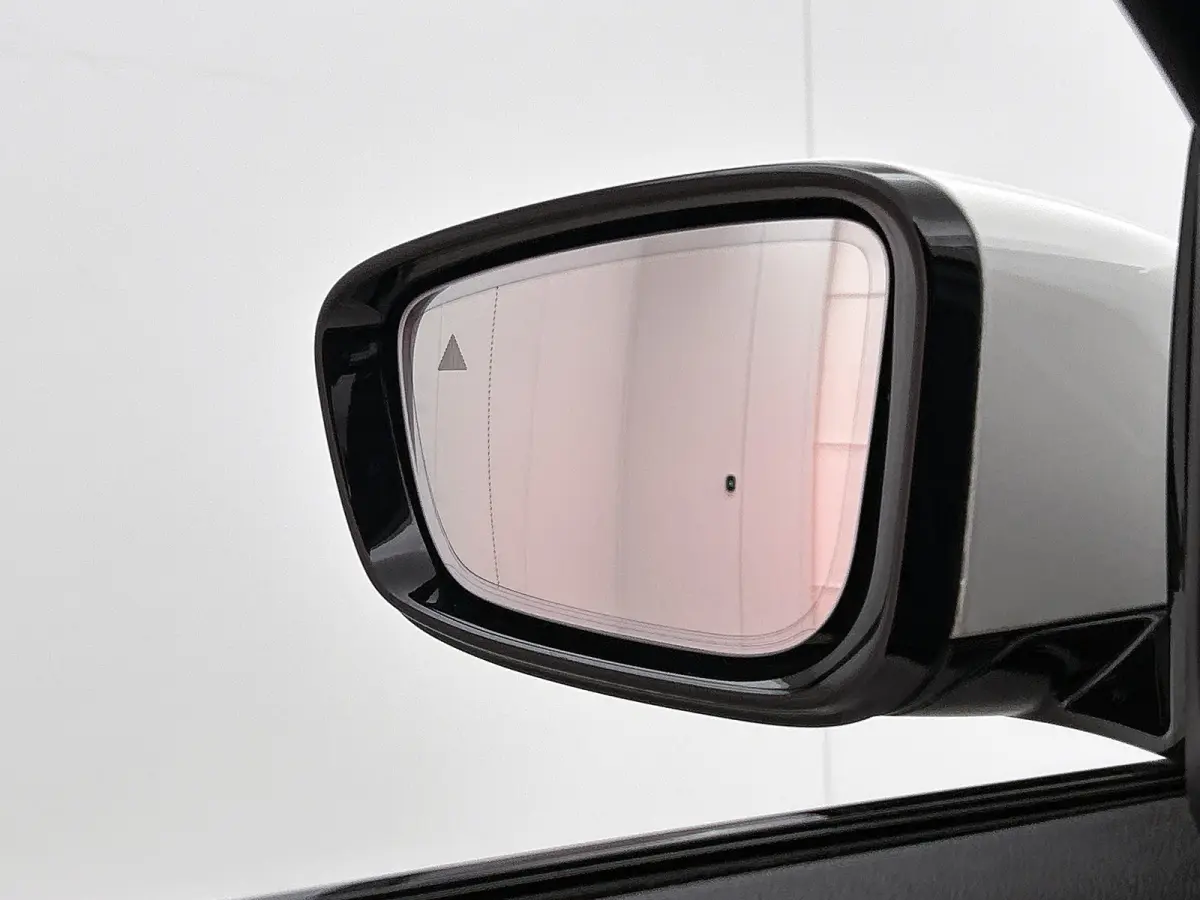 530e M-Sport / Anniversary / X-Drive / / Harman Kardon / Panoramadak / Massagefunctie / Trekhaak / Leder-Sport / Apk 06-2028