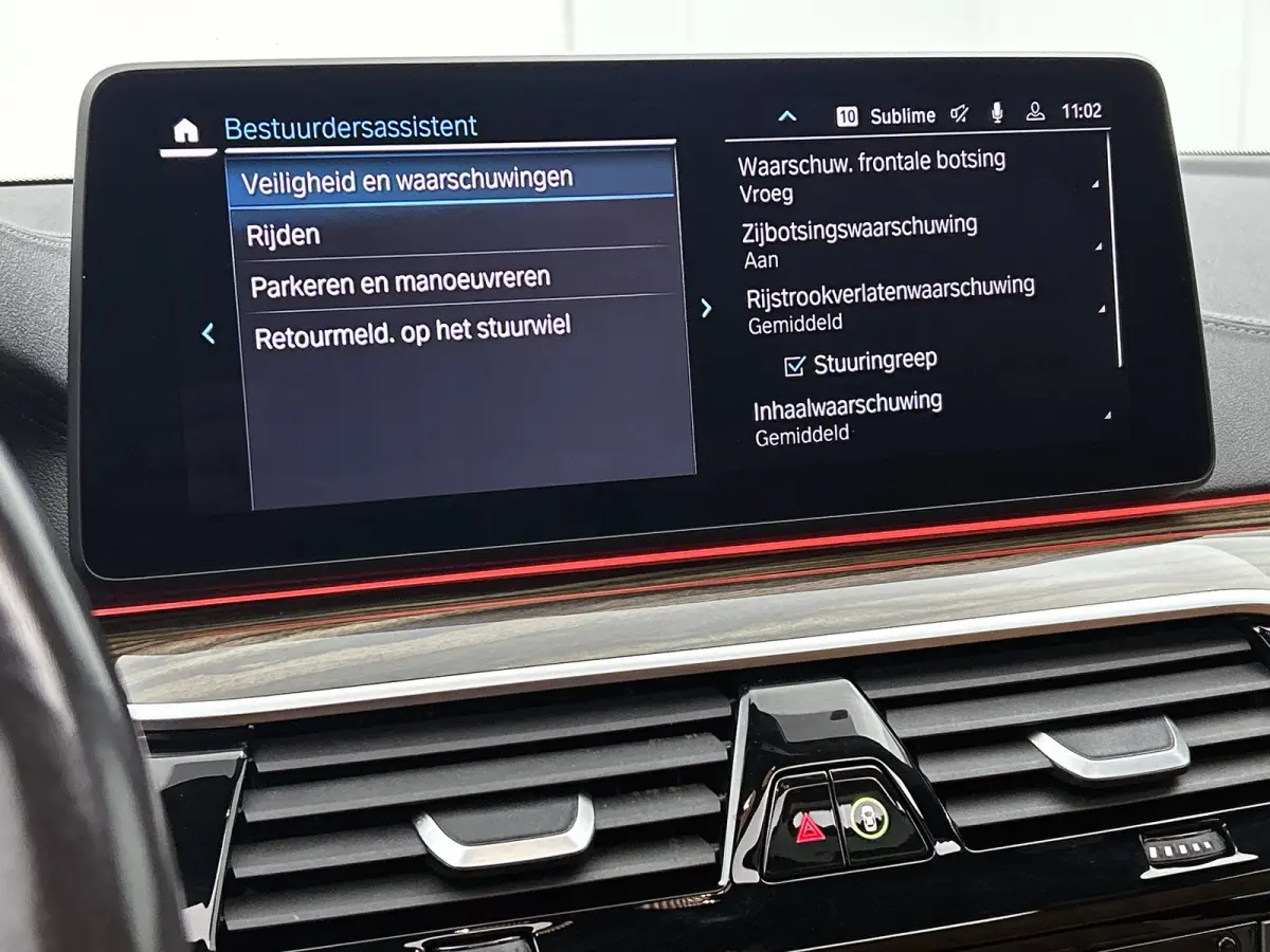 530e M-Sport / Anniversary / X-Drive / / Harman Kardon / Panoramadak / Massagefunctie / Trekhaak / Leder-Sport / Apk 06-2028