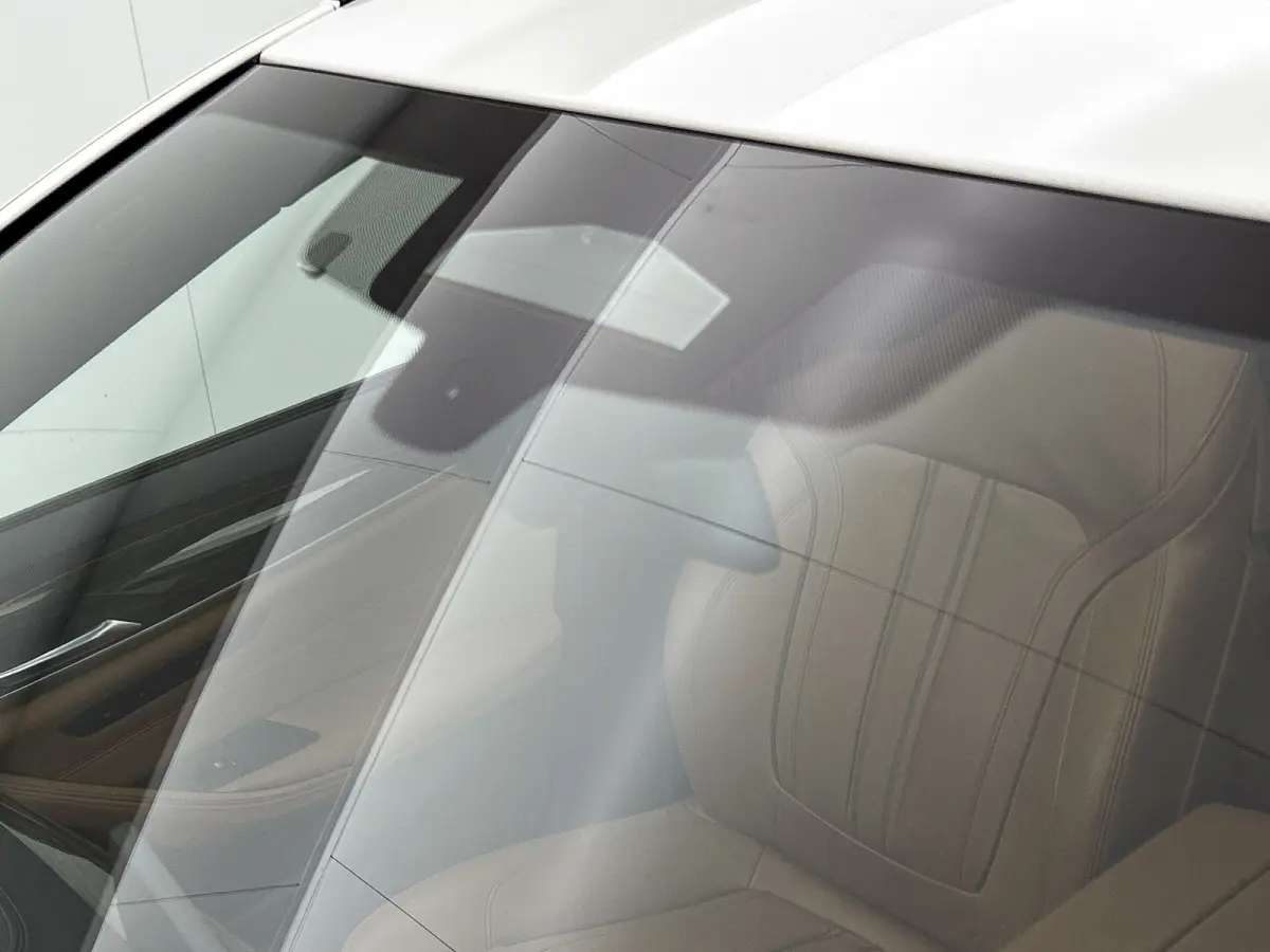 530e M-Sport / Anniversary / X-Drive / / Harman Kardon / Panoramadak / Massagefunctie / Trekhaak / Leder-Sport / Apk 06-2028