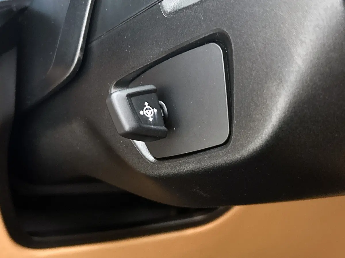530e M-Sport / Anniversary / X-Drive / / Harman Kardon / Panoramadak / Massagefunctie / Trekhaak / Leder-Sport / Apk 06-2028