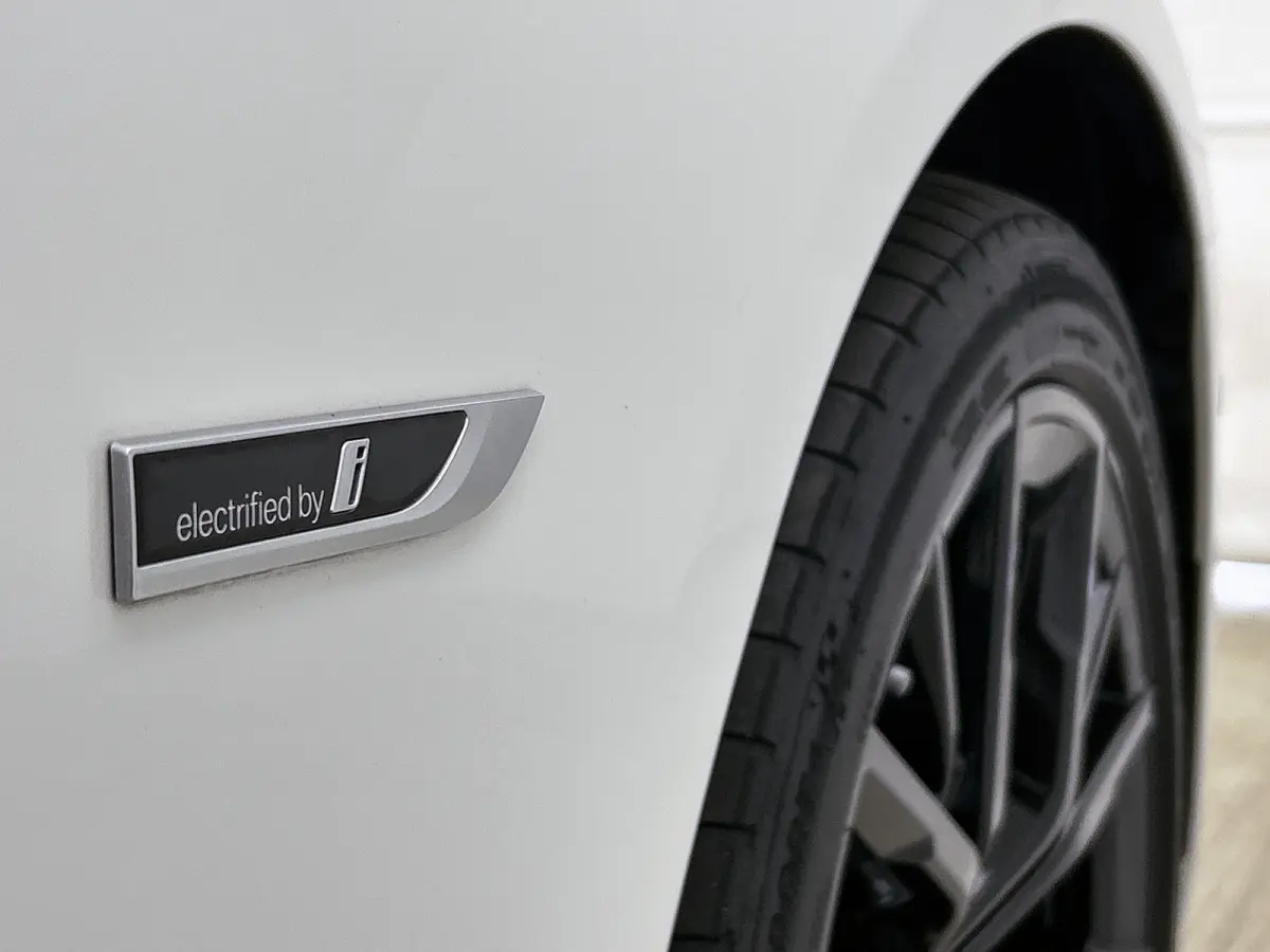 530e M-Sport / Anniversary / X-Drive / / Harman Kardon / Panoramadak / Massagefunctie / Trekhaak / Leder-Sport / Apk 06-2028