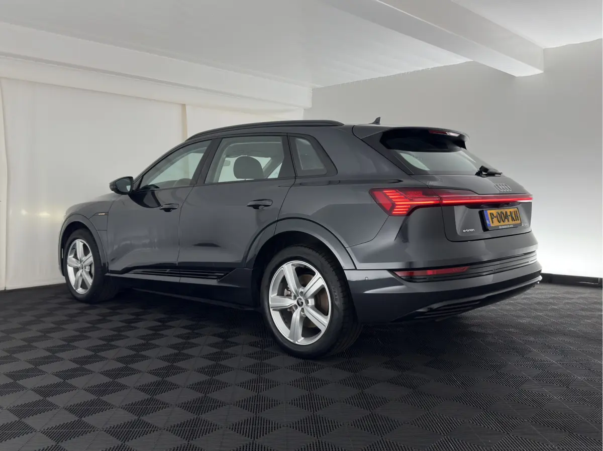 55 Quattro Advanced Edition 95 kWh [3-Fase-11kW] {SoH-94%} (INCL-BTW) Aut.*HEATPUMP | FULL-LED | DIGI-COCKPIT | KEYLESS | MEMORY-PACK | CAMERA | NAVI-FULLMAP | SHIFTPADDLES | DAB+ | HEATED-C