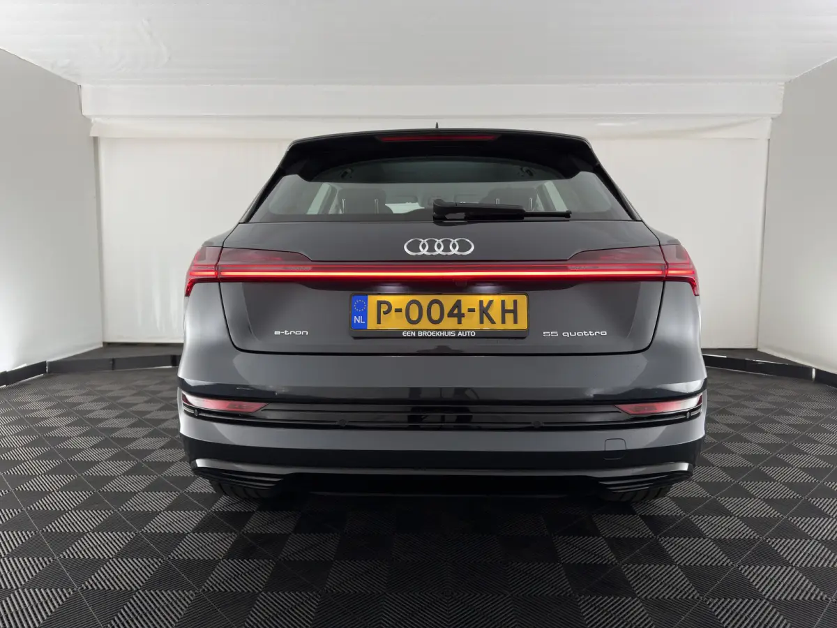 55 Quattro Advanced Edition 95 kWh [3-Fase-11kW] {SoH-94%} (INCL-BTW) Aut.*HEATPUMP | FULL-LED | DIGI-COCKPIT | KEYLESS | MEMORY-PACK | CAMERA | NAVI-FULLMAP | SHIFTPADDLES | DAB+ | HEATED-C