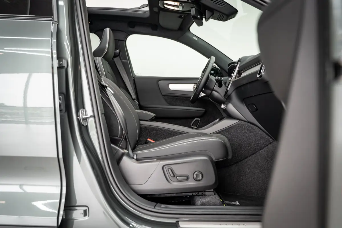B4 197PK Plus Dark Trekhaak | Panoramadak | Nubuck |  Privacy glas | Pixel LED