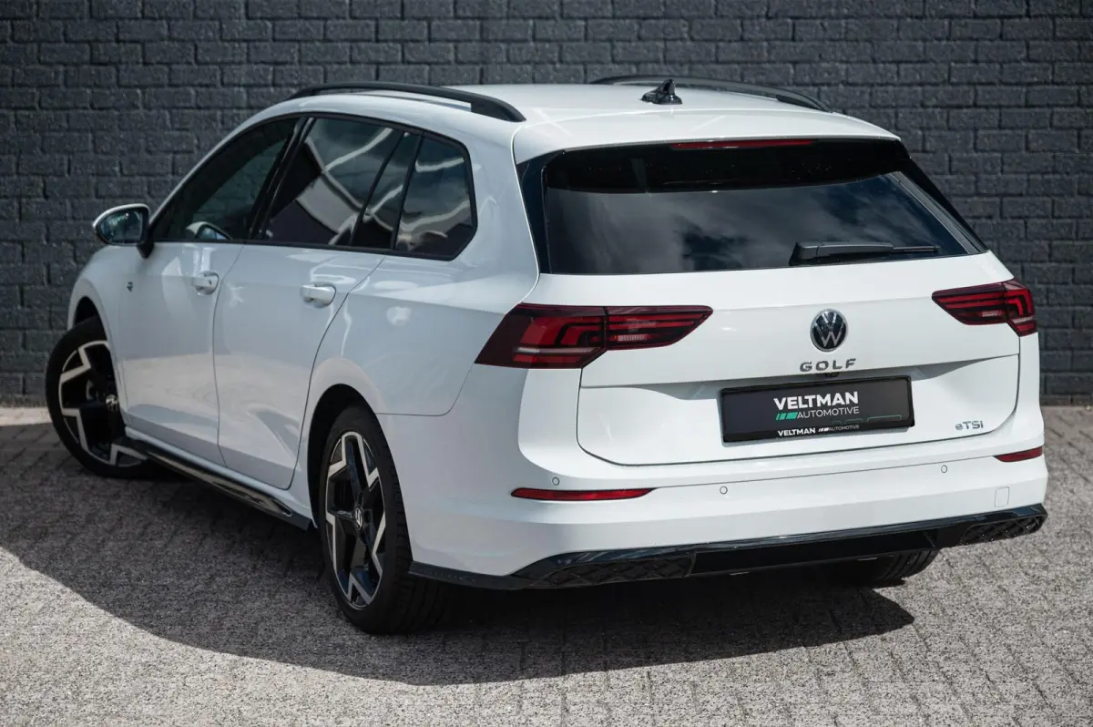 1.5 eTSI R-Line ACC TREKHAAK STUURVERWARMING LED CARPLAY