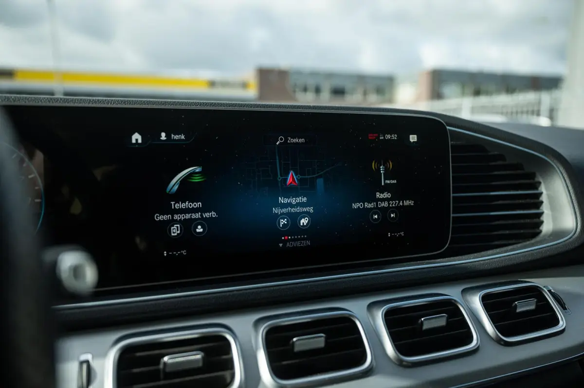 350 e 4MATIC AMG LINE PANORAMADAK LUCHTVERING BURMESTER TREKHAAK 21INCH
