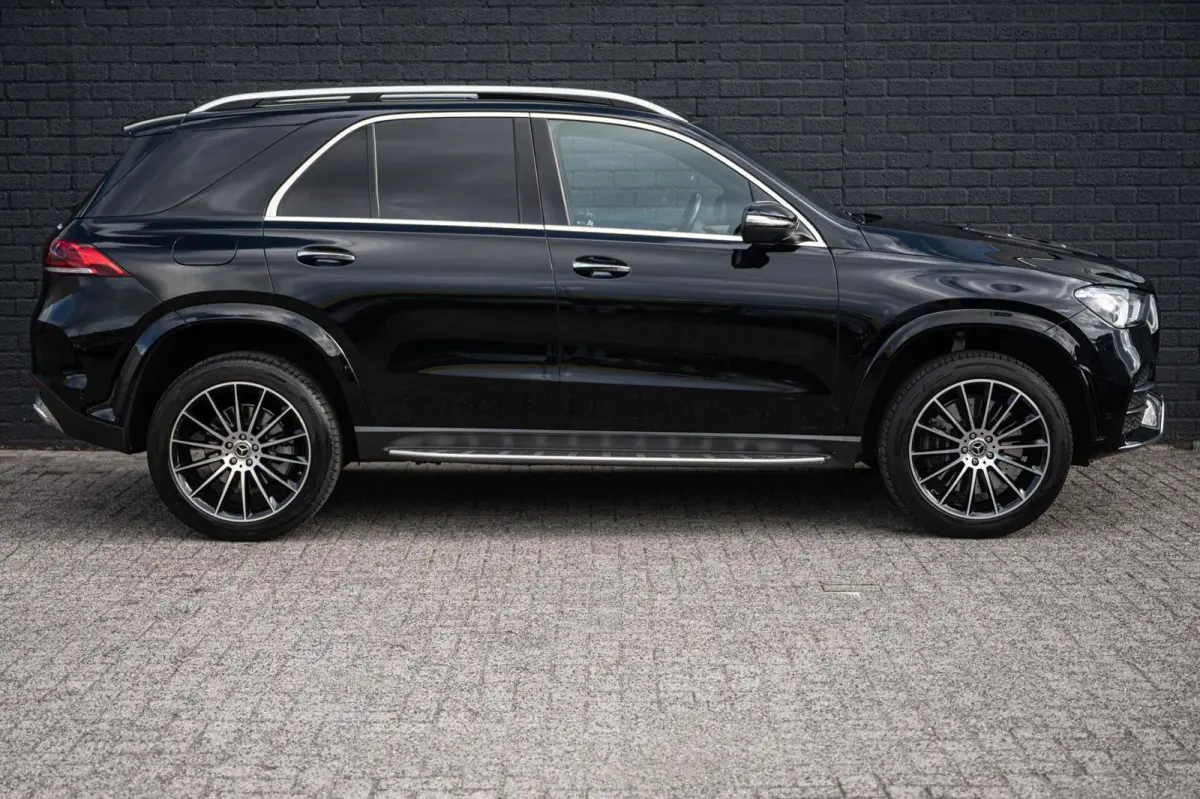 350 e 4MATIC AMG LINE PANORAMADAK LUCHTVERING BURMESTER TREKHAAK 21INCH