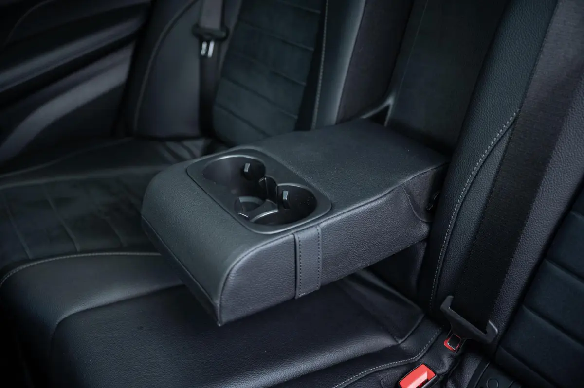 350 e 4MATIC AMG LINE PANORAMADAK LUCHTVERING BURMESTER TREKHAAK 21INCH