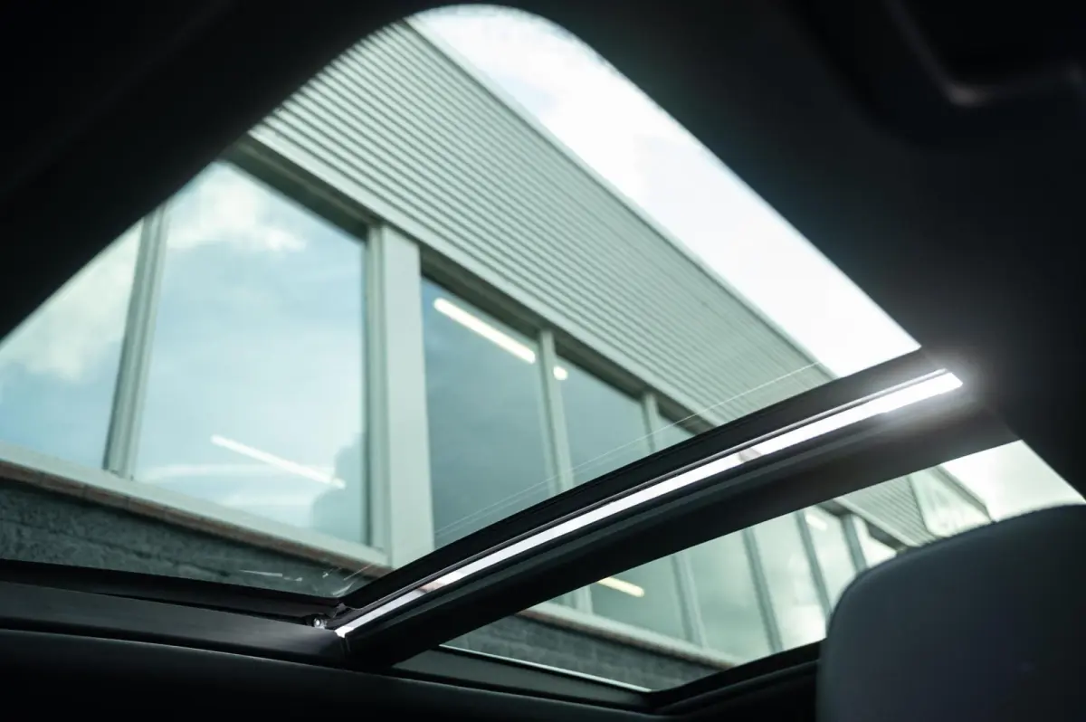 350 e 4MATIC AMG LINE PANORAMADAK LUCHTVERING BURMESTER TREKHAAK 21INCH