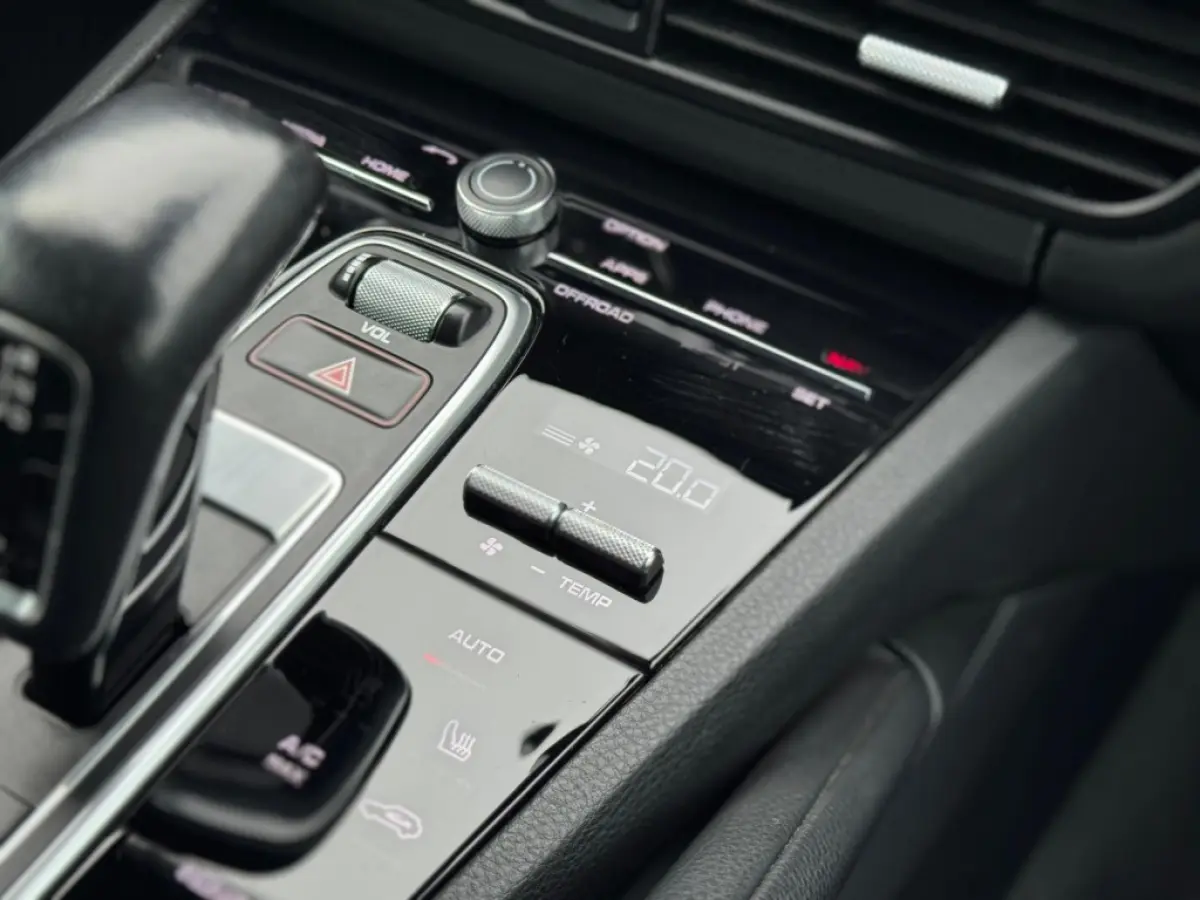 3.0 E-Hybrid | ACC | Luchtvering | Pano | Trekhaak | Bose-Audio | Camera | Navi