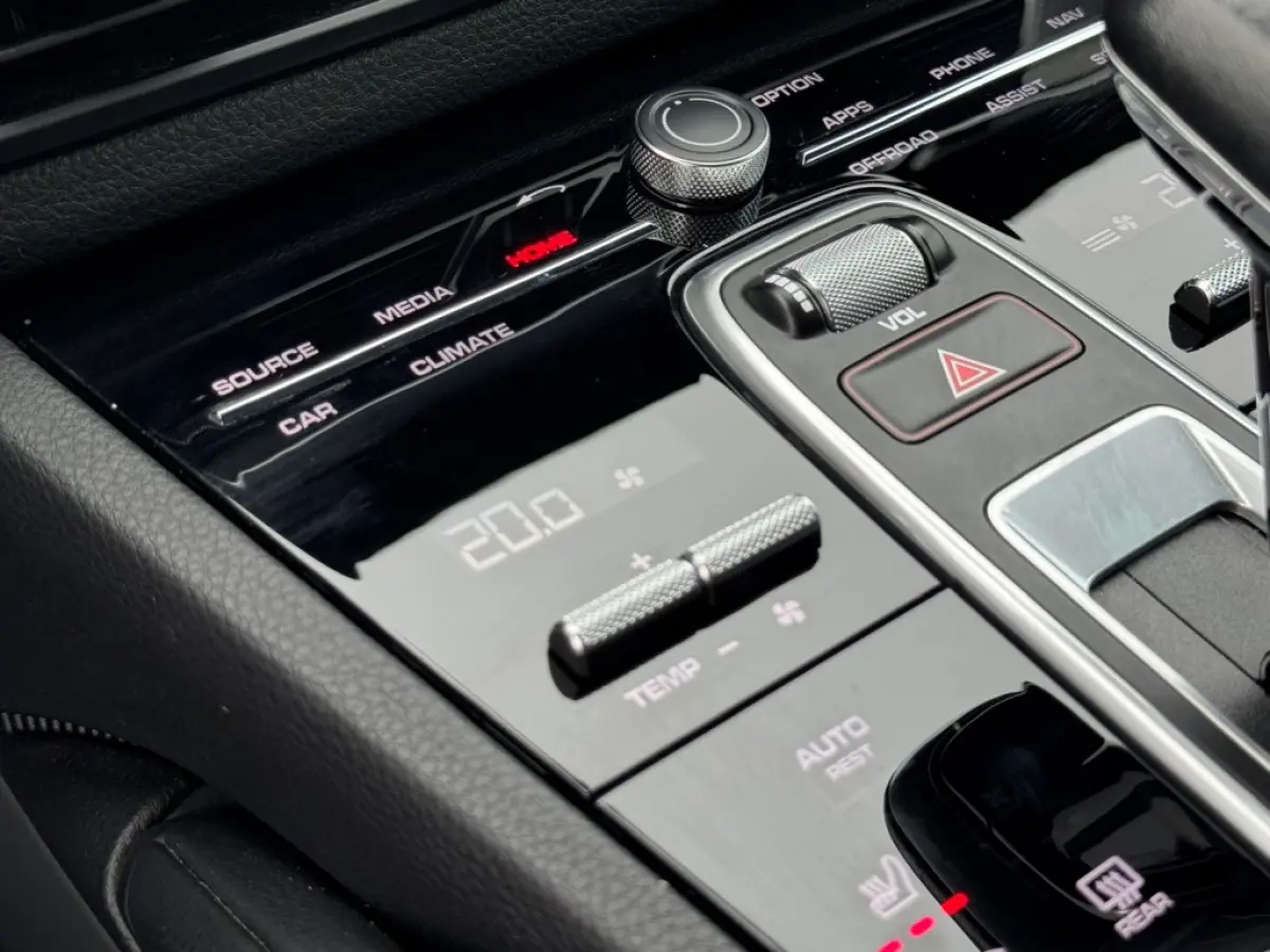 3.0 E-Hybrid | ACC | Luchtvering | Pano | Trekhaak | Bose-Audio | Camera | Navi