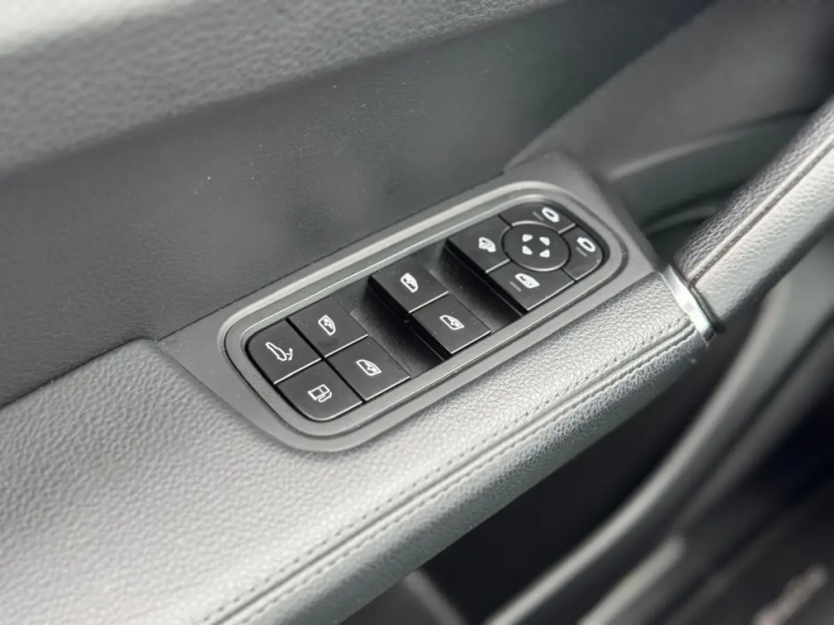 3.0 E-Hybrid | ACC | Luchtvering | Pano | Trekhaak | Bose-Audio | Camera | Navi