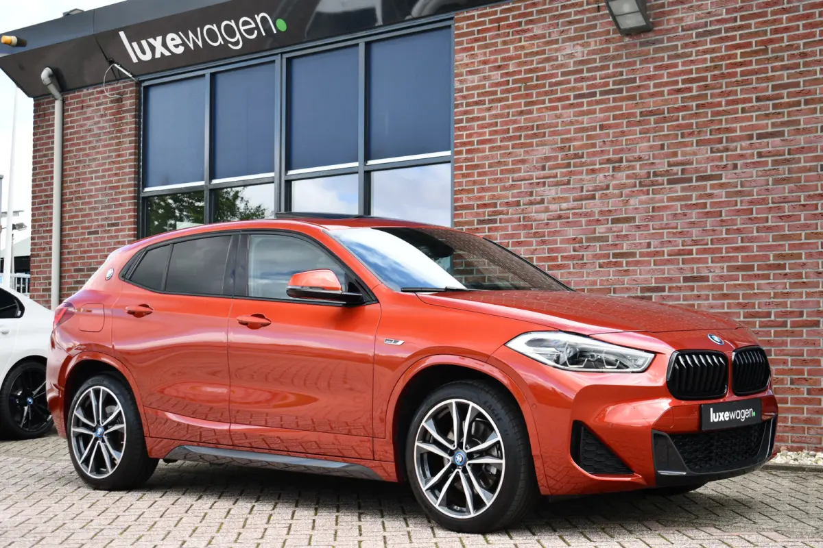xDrive25e M-Sport | Pano | HUD | Sunset orange | 19 inch | Camera