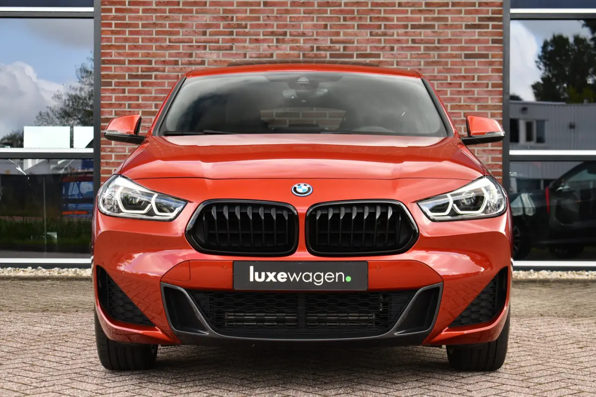 xDrive25e M-Sport | Pano | HUD | Sunset orange | 19 inch | Camera