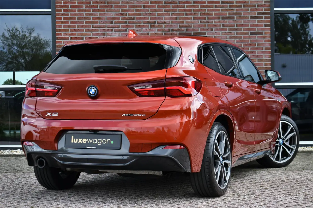 xDrive25e M-Sport | Pano | HUD | Sunset orange | 19 inch | Camera