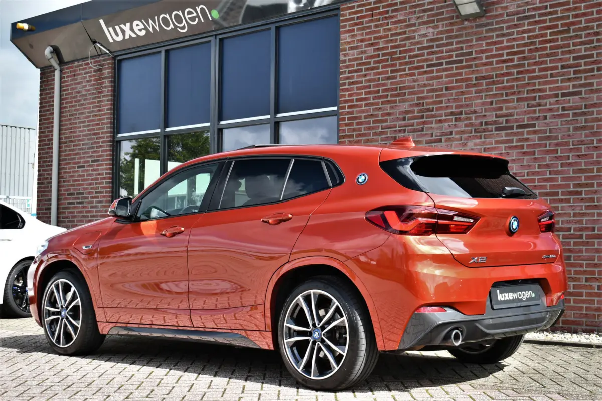 xDrive25e M-Sport | Pano | HUD | Sunset orange | 19 inch | Camera