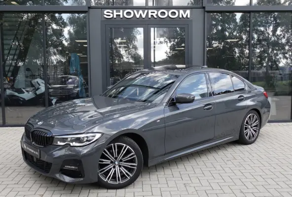 320i High Executive PANO H&K LEDER