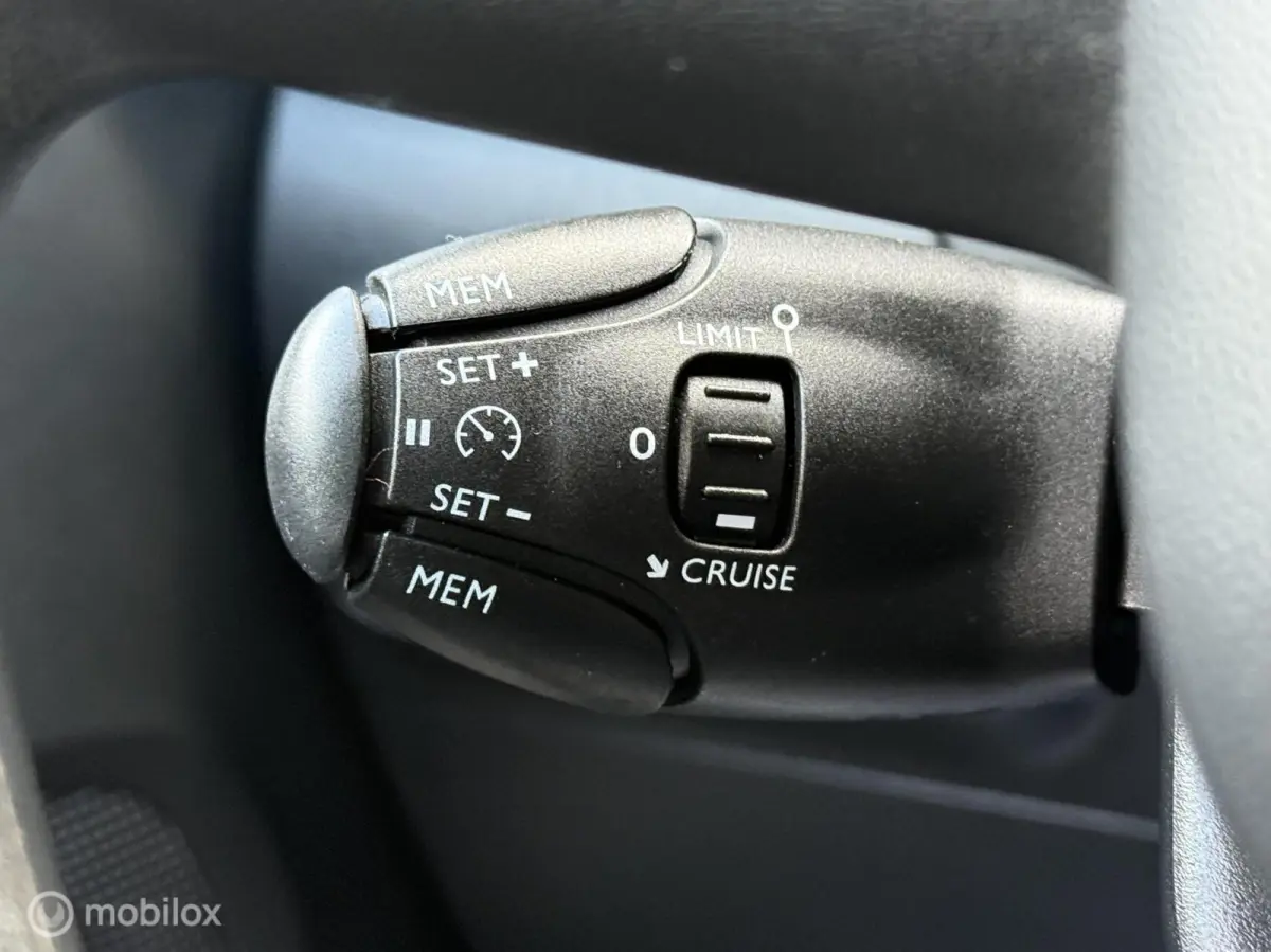 1.2 PureTech S&S Feel CarPlay 110PK! Distr-riem-vv