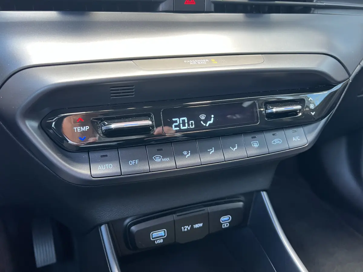 1.0 T-GDI 100pk Premium | Carplay | Climate control | Cruise control | Stoel/stuurverwarming | Camera | Parkeersensoren | DAB | Premium Audio | Lichtmetalen velgen | Navigatie