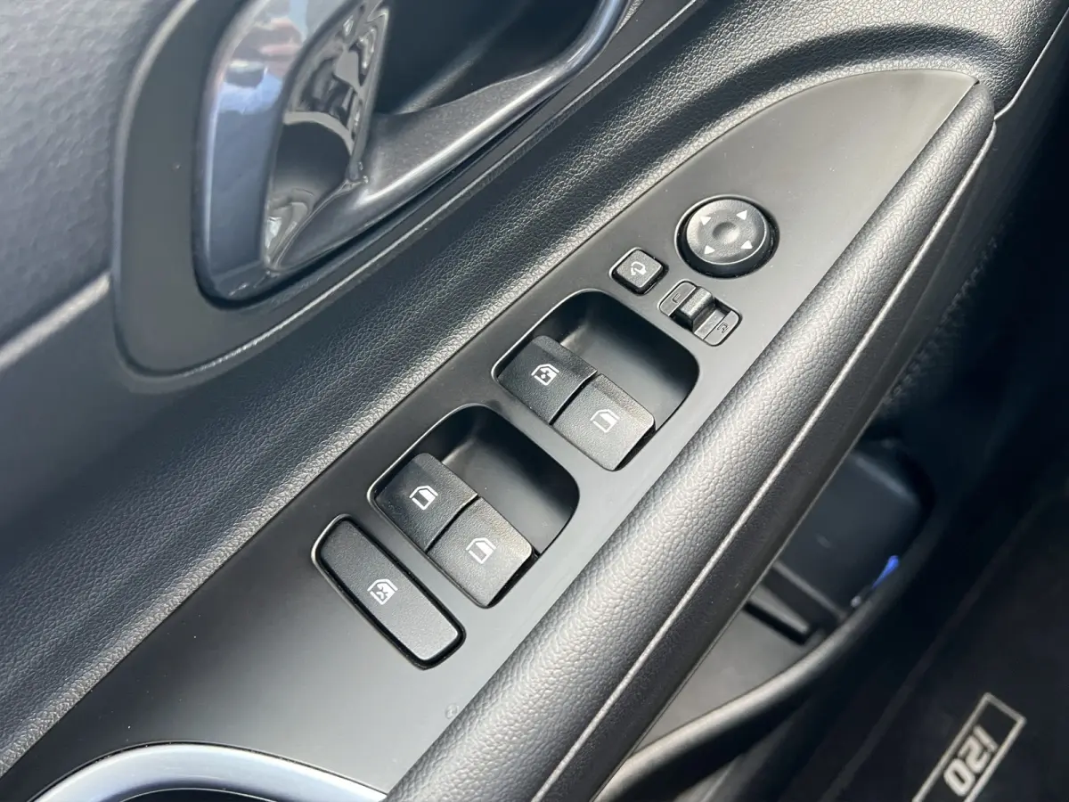 1.0 T-GDI 100pk Premium | Carplay | Climate control | Cruise control | Stoel/stuurverwarming | Camera | Parkeersensoren | DAB | Premium Audio | Lichtmetalen velgen | Navigatie