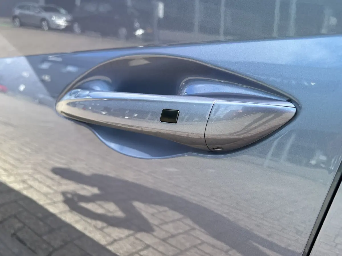1.0 T-GDI 100pk Premium | Carplay | Climate control | Cruise control | Stoel/stuurverwarming | Camera | Parkeersensoren | DAB | Premium Audio | Lichtmetalen velgen | Navigatie