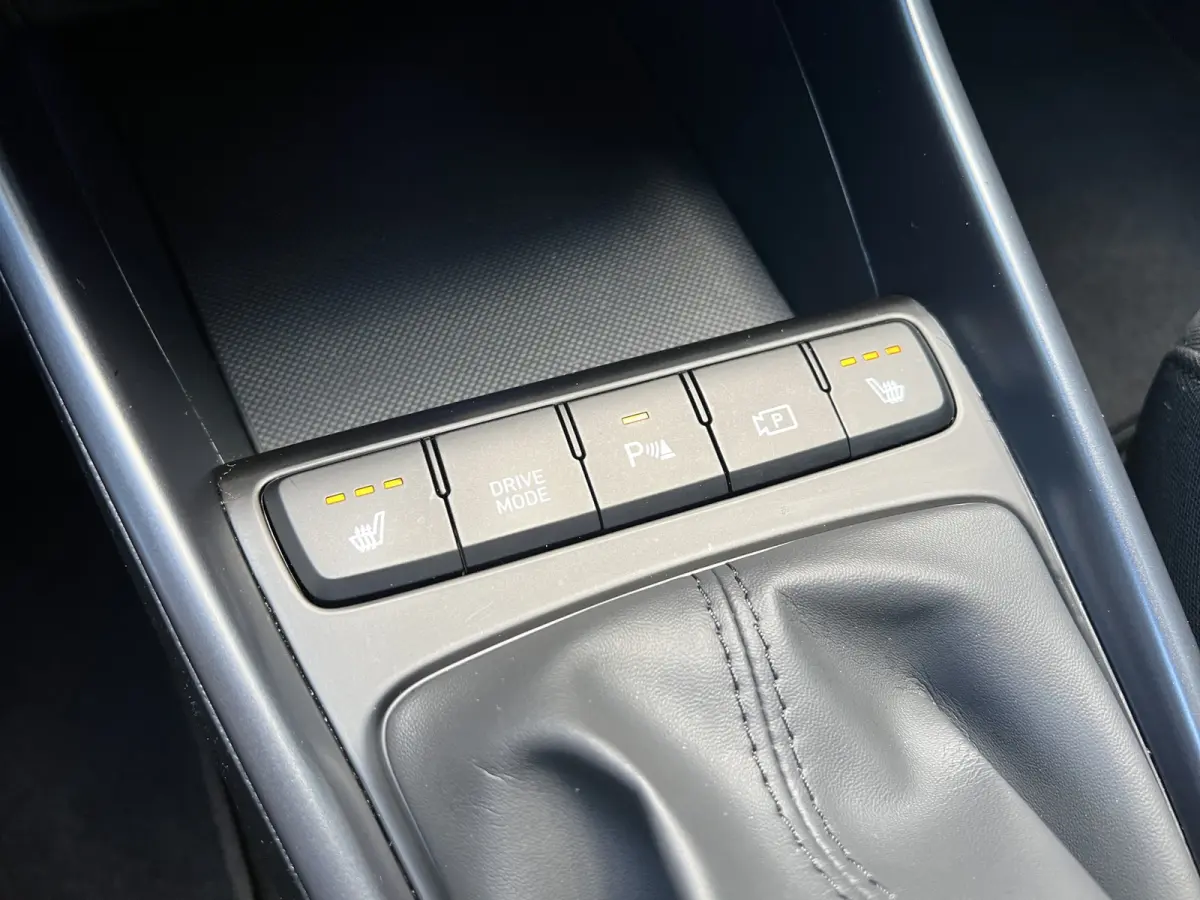 1.0 T-GDI 100pk Premium | Carplay | Climate control | Cruise control | Stoel/stuurverwarming | Camera | Parkeersensoren | DAB | Premium Audio | Lichtmetalen velgen | Navigatie