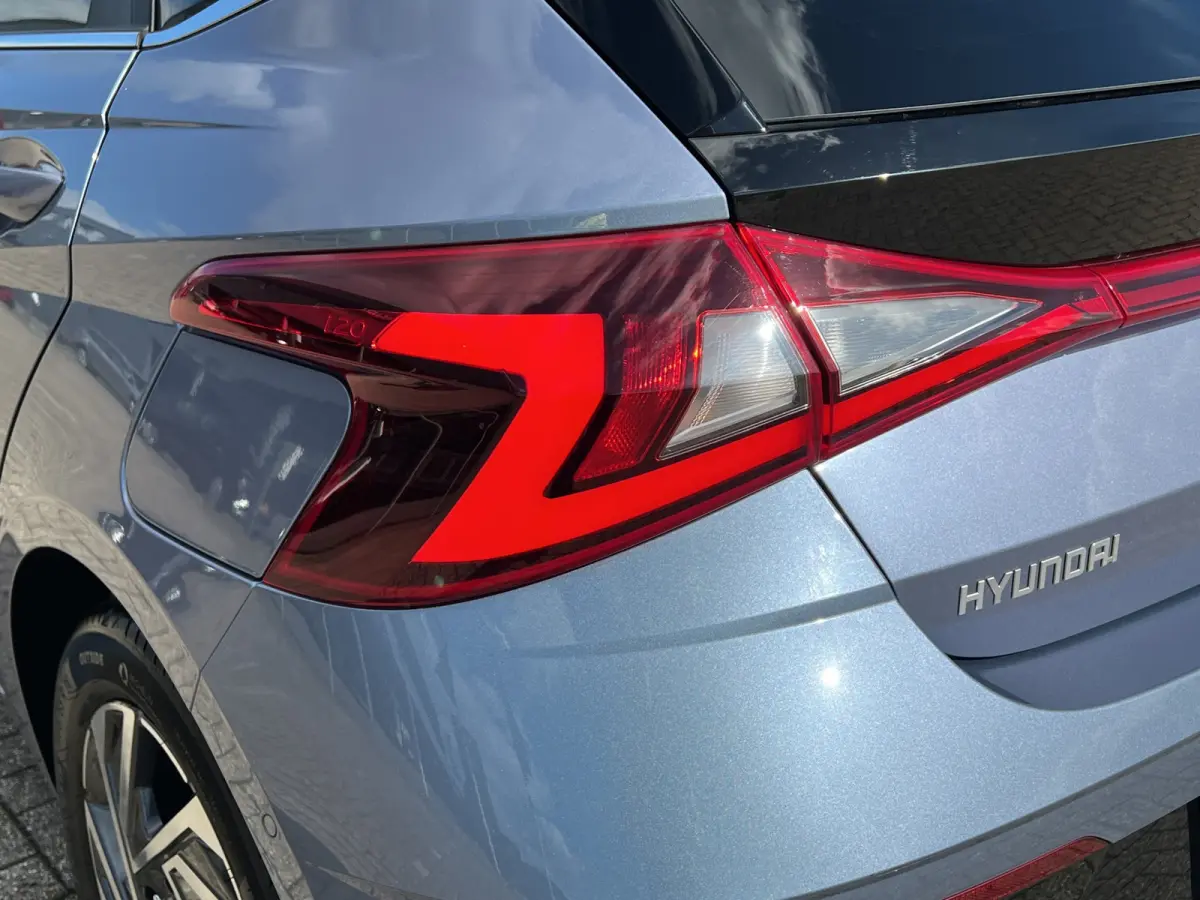 1.0 T-GDI 100pk Premium | Carplay | Climate control | Cruise control | Stoel/stuurverwarming | Camera | Parkeersensoren | DAB | Premium Audio | Lichtmetalen velgen | Navigatie