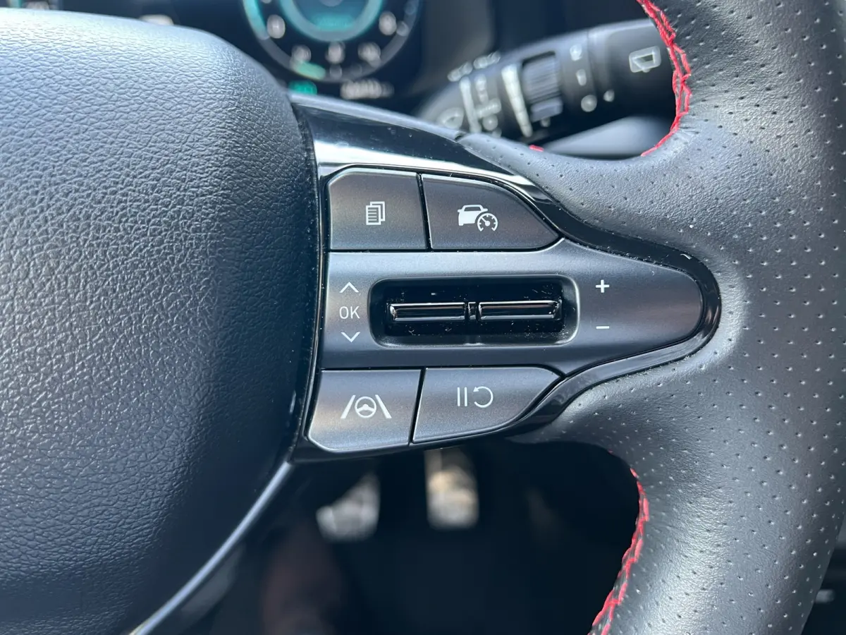 1.0 T-GDI 100pk N-Line | Camera | Carplay | Premium audio | Cruise controle | Navigatie | 17'' velgen | Dodehoek detectie | Parkeersensoren