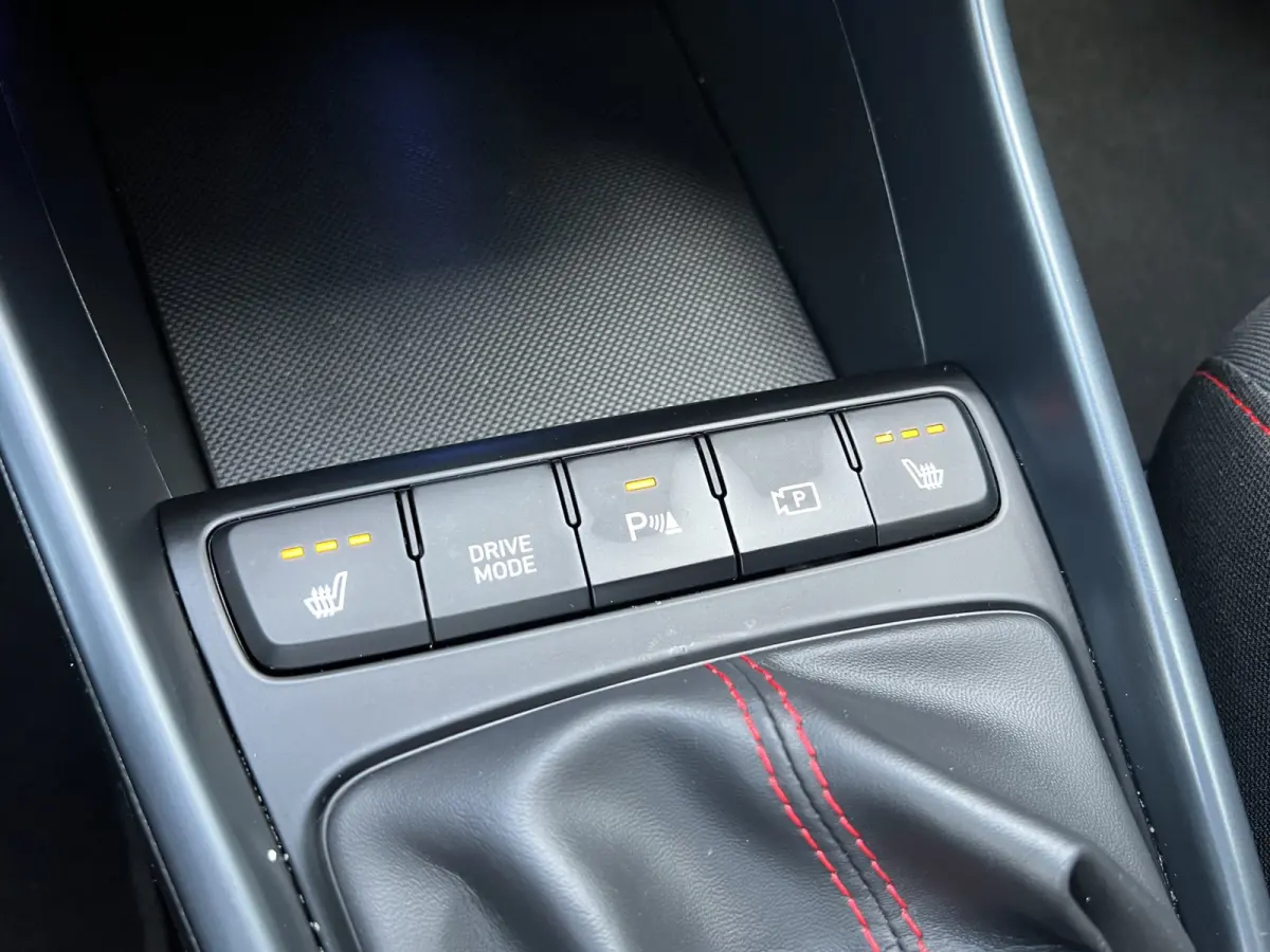 1.0 T-GDI 100pk N-Line | Camera | Carplay | Premium audio | Cruise controle | Navigatie | 17'' velgen | Dodehoek detectie | Parkeersensoren