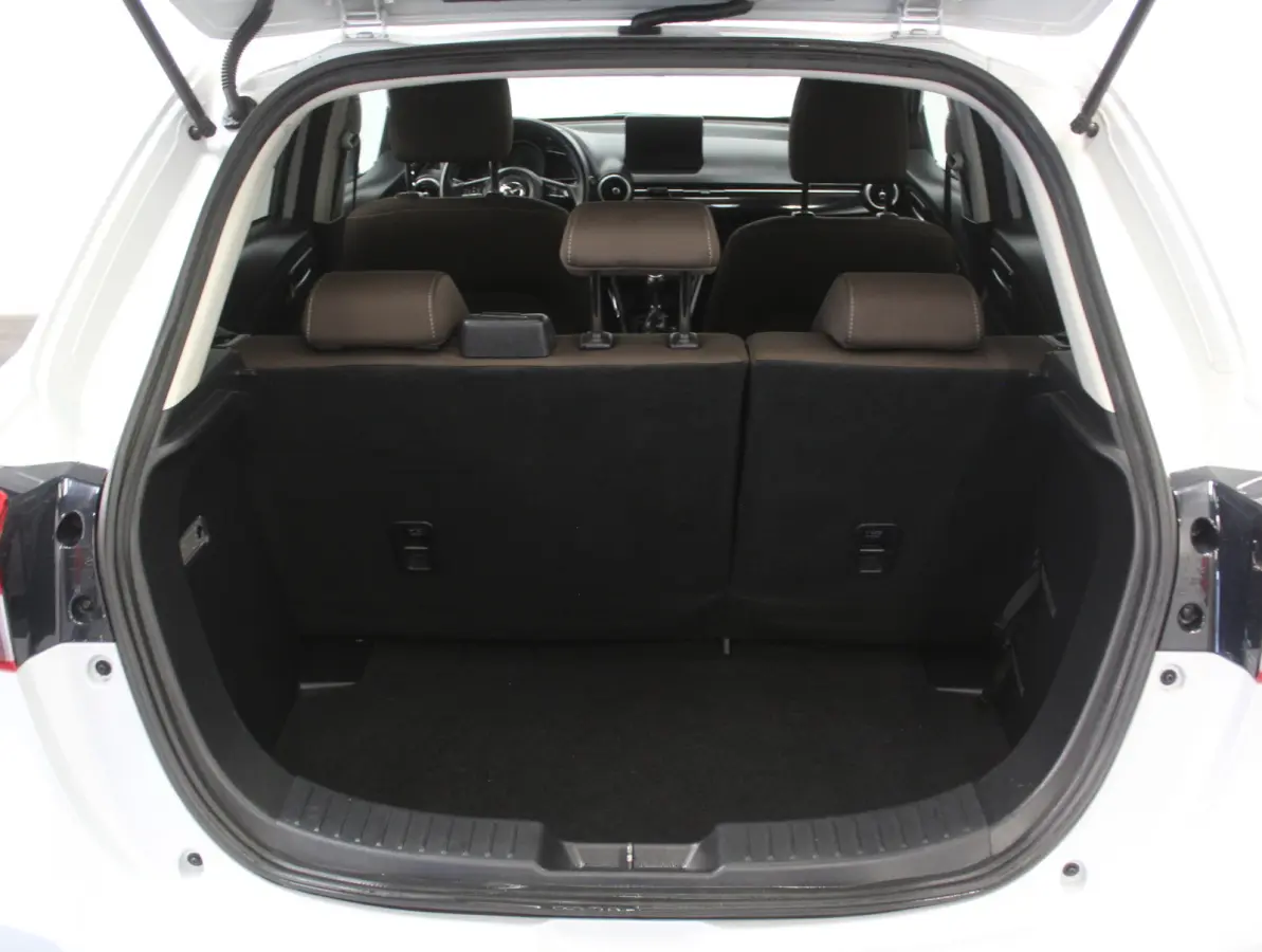 1.5 Skyactiv-G Comfort AIRCO | CARPLAY | LMV15 | LED | DAB | CRUISE | PDCA | STOELVERW