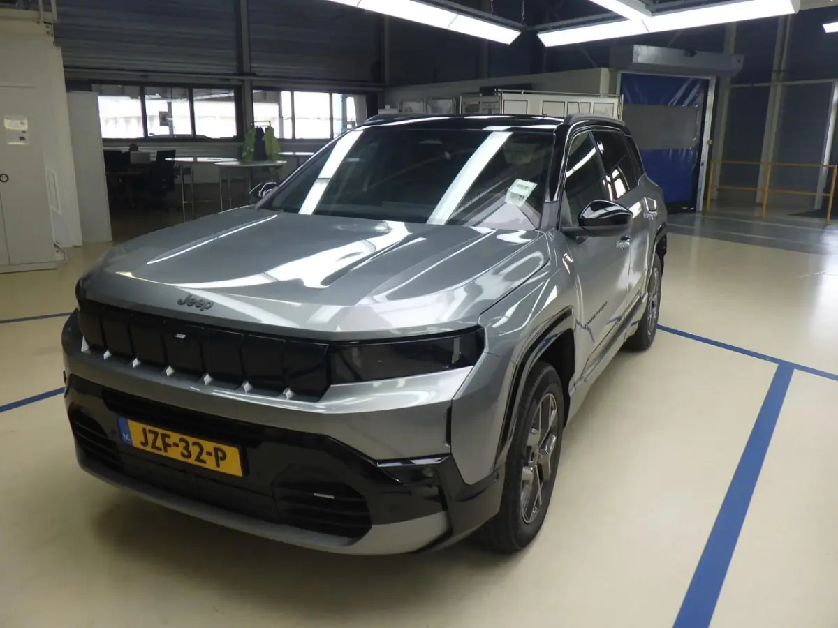 1.2 e-Hybrid First Edition | Tot 8 Jaar Garantie | Panoramadak | Elektrische Stoelverstelling | Elektrische Achterklep | Keyless | Camera | Stoel & Stuurverwarming | Focal Sound |