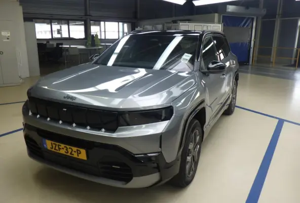1.2 e-Hybrid First Edition | Tot 8 Jaar Garantie | Panoramadak | Elektrische Stoelverstelling | Elektrische Achterklep | Keyless | Camera | Stoel & Stuurverwarming | Focal Sound |